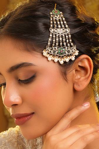 Gold plated kundan green stones passa
