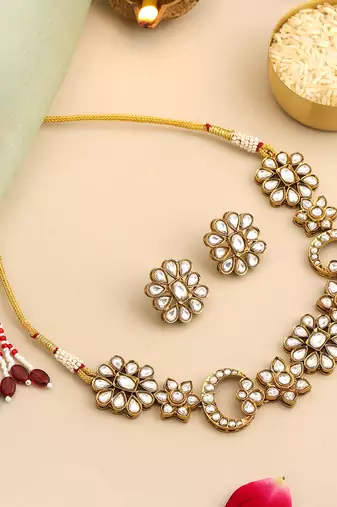 Gold plated kundan choker necklace set