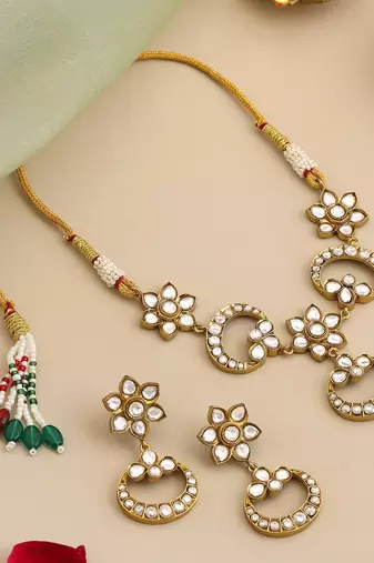 Gold plated kundan choker necklace set