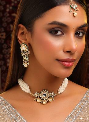 Gold plated kundan green stones choker necklace set with maang tikka 1