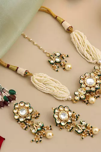 Gold plated kundan green stones choker necklace set with maang tikka