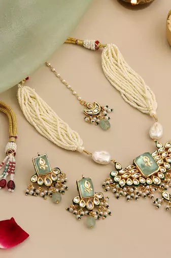 Gold plated kundan green stones necklace set with maang tikka