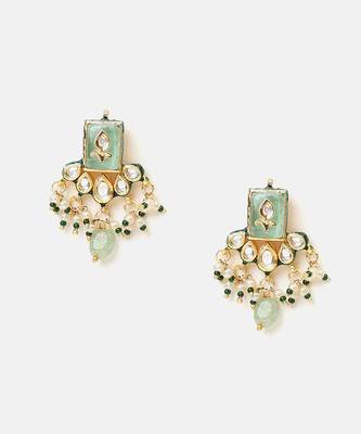 Gold plated kundan green stones necklace set with maang tikka 4