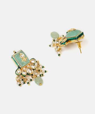 Gold plated kundan green stones necklace set with maang tikka 5