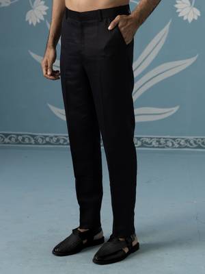 Black embroidered velvet sherwani 5