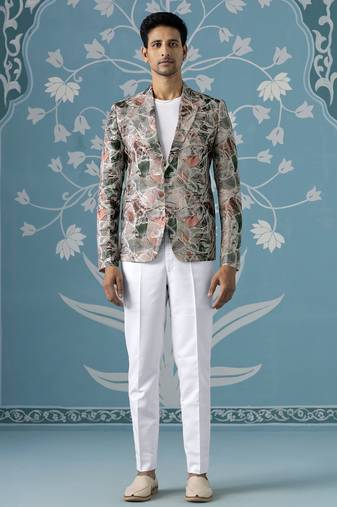 Printed blazer with intricate thread embroidery