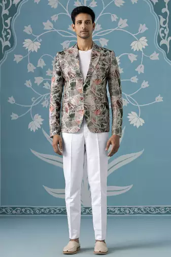 Printed blazer with intricate thread embroidery