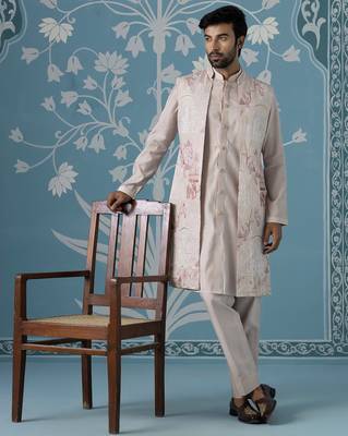 Light onion-pink kurta with abstract thread-embroidered long bundi set 1