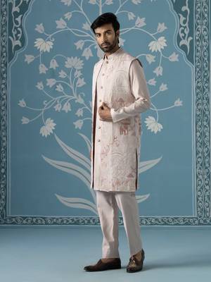 Light onion-pink kurta with abstract thread-embroidered long bundi set 3