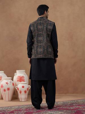 Multi-colour green bundi with classic black pathani set 4