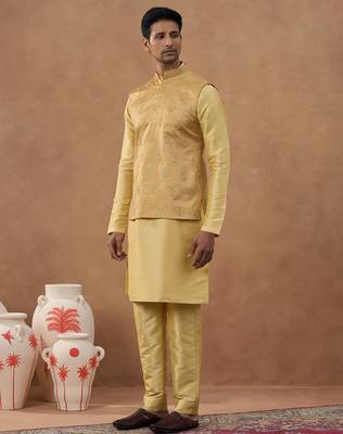 Gold herringbone printed bundi kurta set 3
