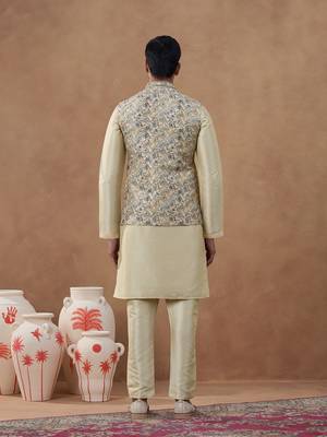 Beige kantha design bundi with kurta set 4