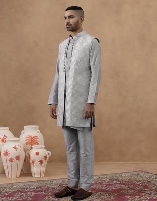 Grey thread-embroidered long bundi kurta set 3