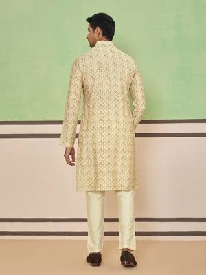 Cream all-over paisley printed kurta set 4