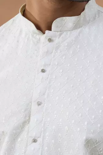 White cotton silk embroidered kurta for men's
