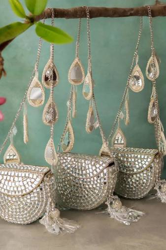 Heeramandi aaina tassel clutch bag