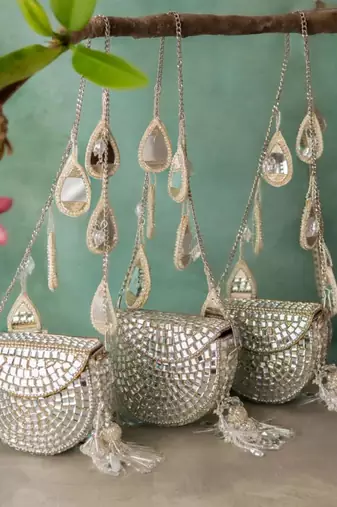 Heeramandi aaina tassel clutch bag
