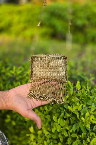 Lifafa fringe clutch bag gold