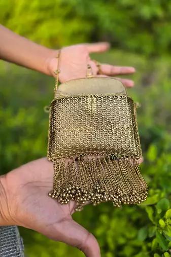 Lifafa fringe clutch bag gold