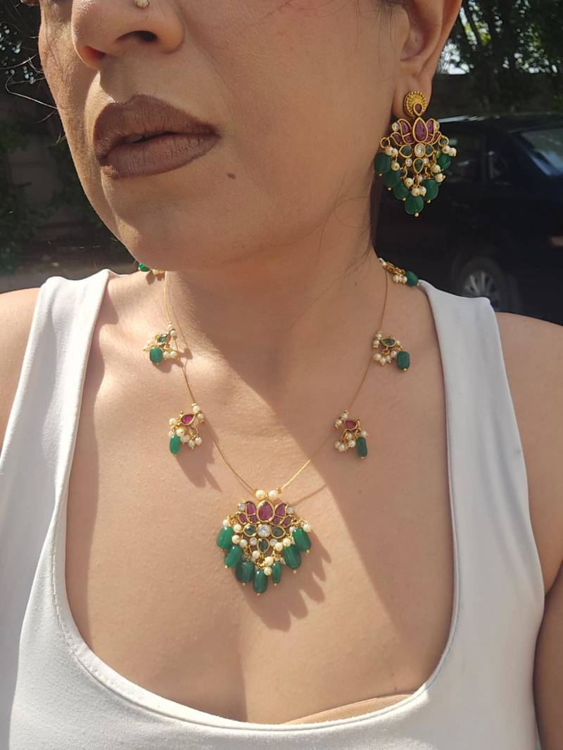 Invisible chain necklace set - lotus