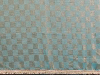 Women's green satin crepe checks saree with unstitched blouse piece 5