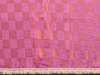Women's pink satin crepe checks saree with unstitched blouse piece 5