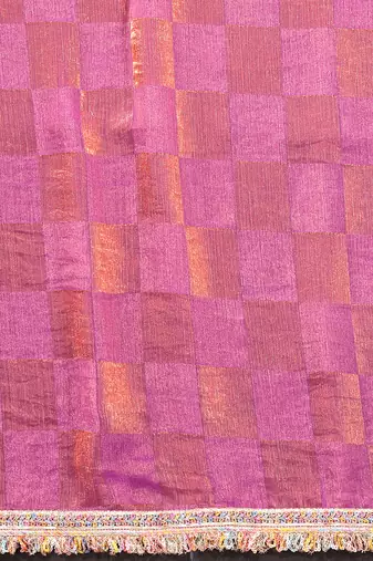Women's pink satin crepe checks saree with unstitched blouse piece