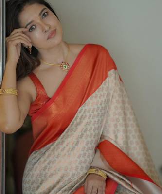 off white silk blend banarasi saree with blouse  4