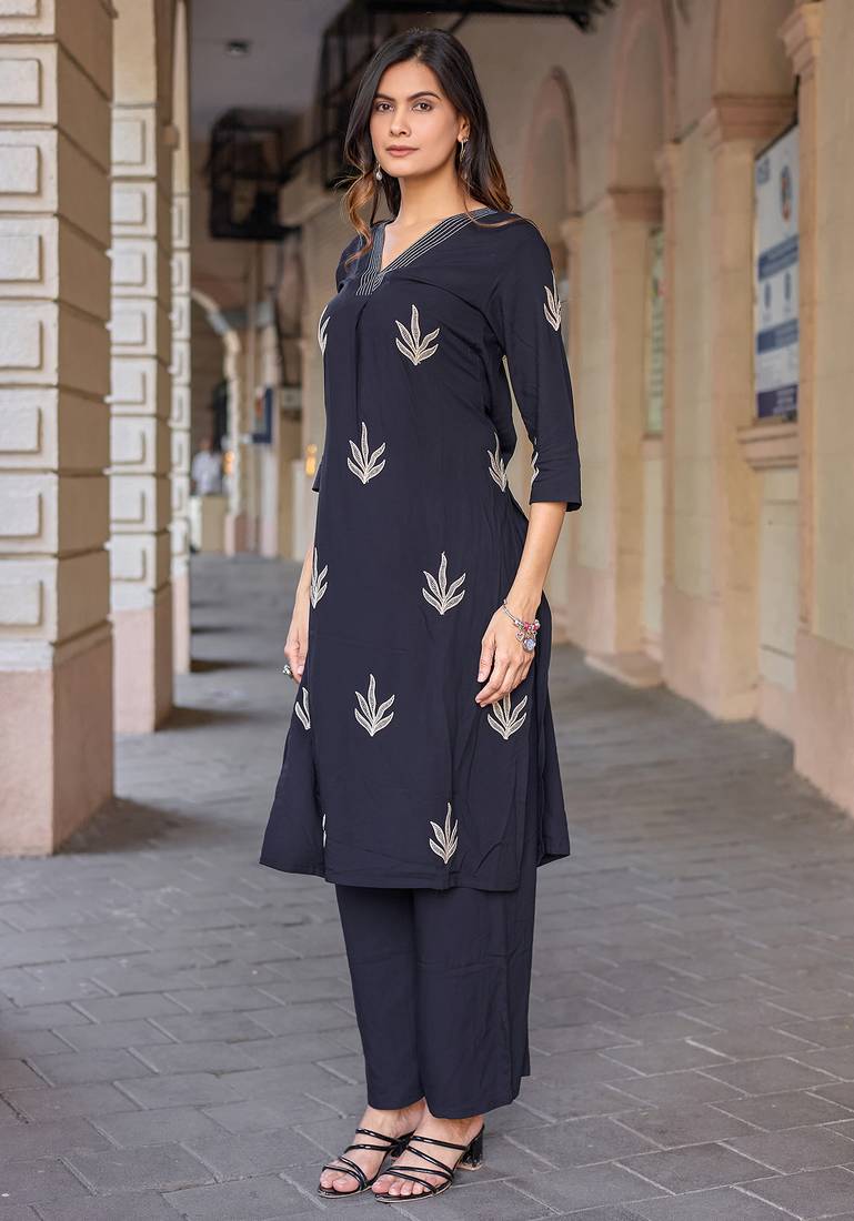 Floral Embroidered V-Neck Thread Work Straight Kurta With Palazzo