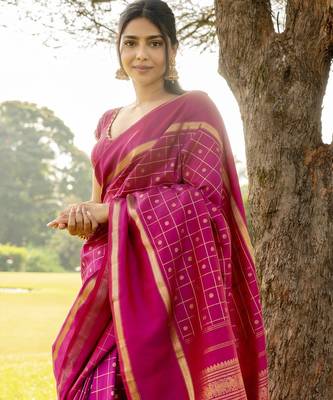 pink silk blend banarasi saree with blouse  4