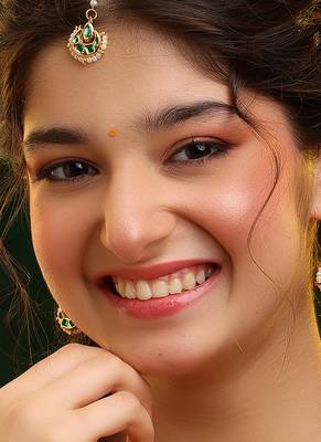 Gold plated kundan green stones maang tikka 1