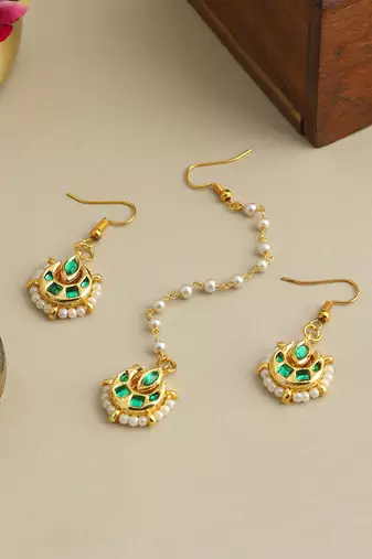 Gold plated kundan green stones maang tikka