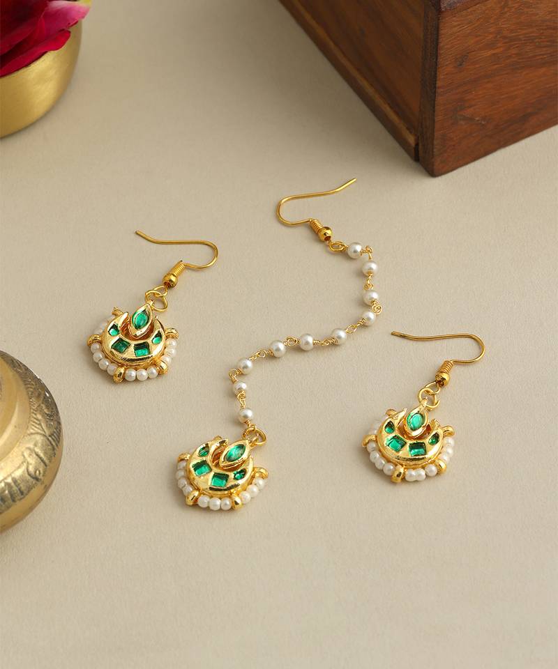 Gold plated kundan green stones maang tikka