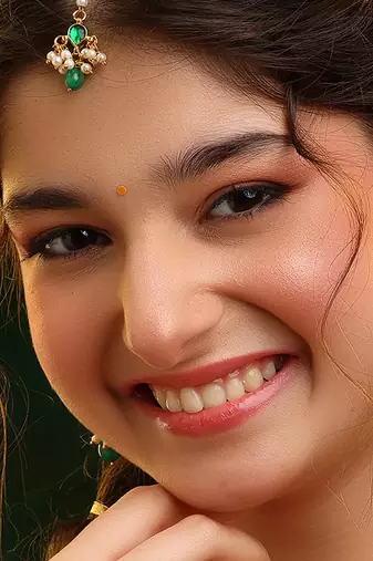 Gold plated kundan green stones maang tikka