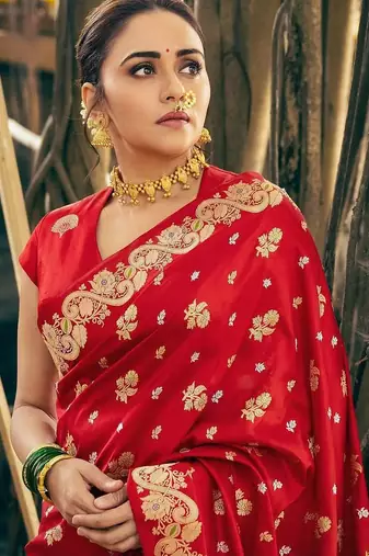 red silk blend banarasi saree with blouse 