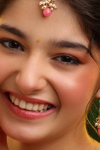 Gold plated kundan pink stones maang tikka