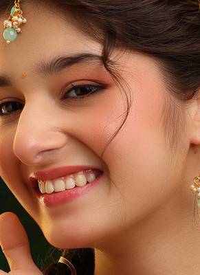 Gold plated kundan green stones maang tikka 1