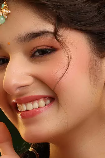 Gold plated kundan green stones maang tikka