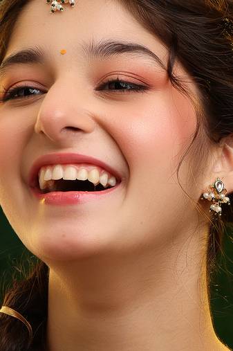 Gold plated kundan yellow stones maang tikka