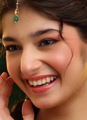 Gold plated kundan green stones maang tikka 1