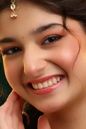 Gold plated kundan maang tikka