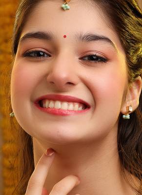 Gold plated kundan green stones maang tikka 1