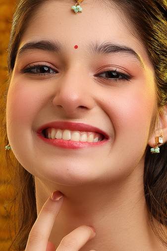 Gold plated kundan green stones maang tikka