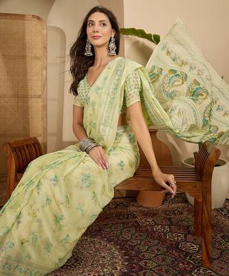Women's pista chiffon foil print saree with unstitched blouse piece 2