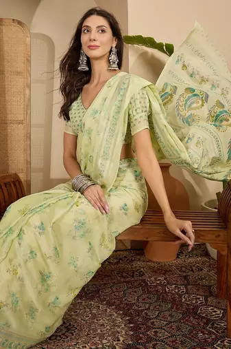 Women's pista chiffon foil print saree with unstitched blouse piece