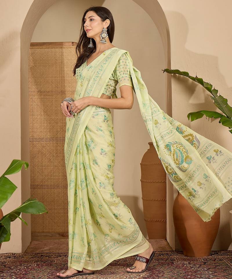 Women's pista chiffon foil print saree with unstitched blouse piece