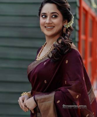 maroon silk blend banarasi saree with blouse  2