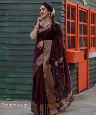 maroon silk blend banarasi saree with blouse  3