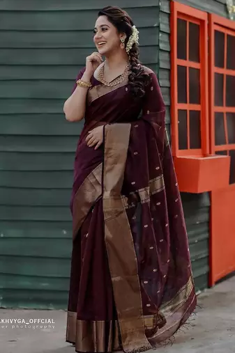 maroon silk blend banarasi saree with blouse 