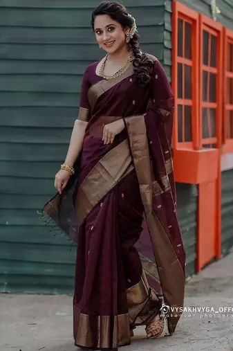 maroon silk blend banarasi saree with blouse 